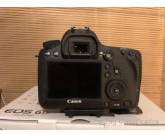 Câmera Canon EOS 6D Mark II DSLR com Canon EF 75-300 mm III + EF 50 mm f / 1.8 Lens